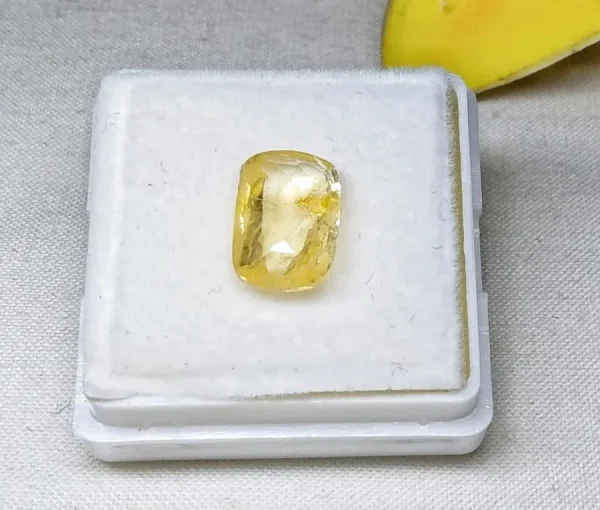 Yellow Sapphire (Pukhraj)